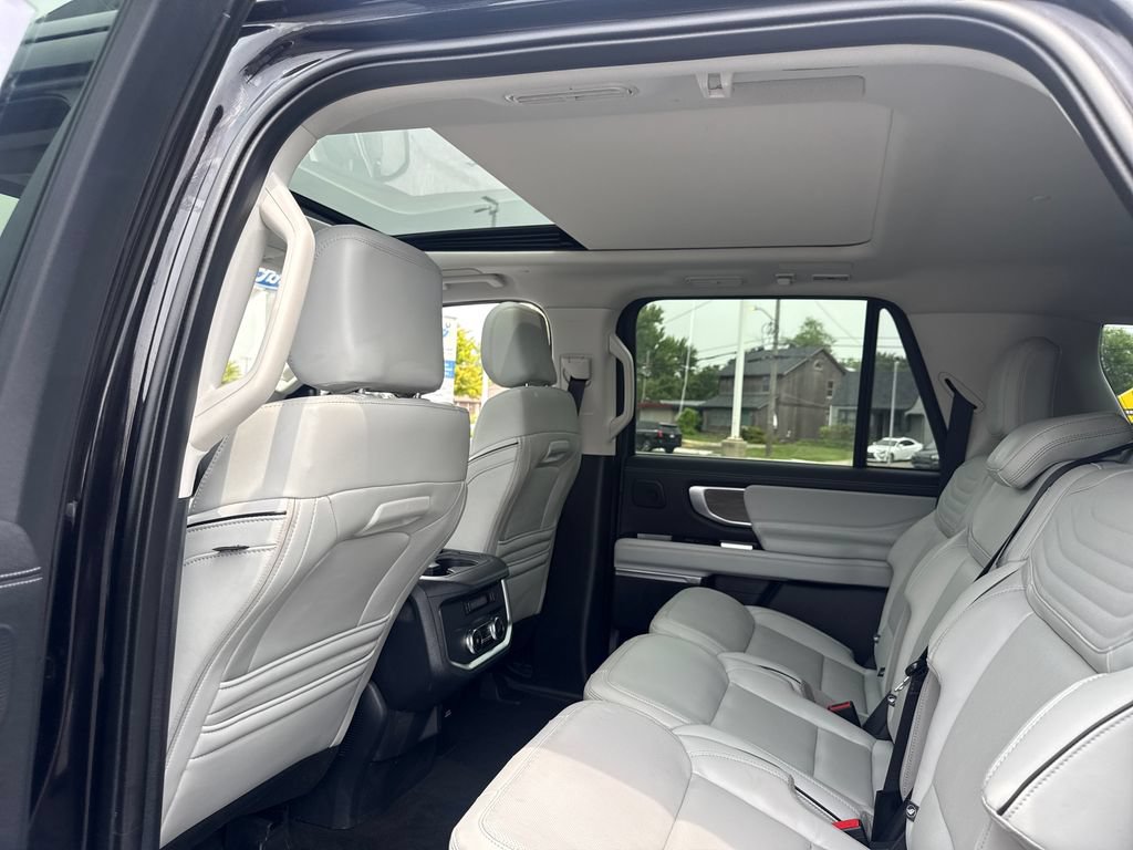 Used 2025 Ford Expedition Max Platinum w/ Platinum Ultimate Package AWD/4WD image 18