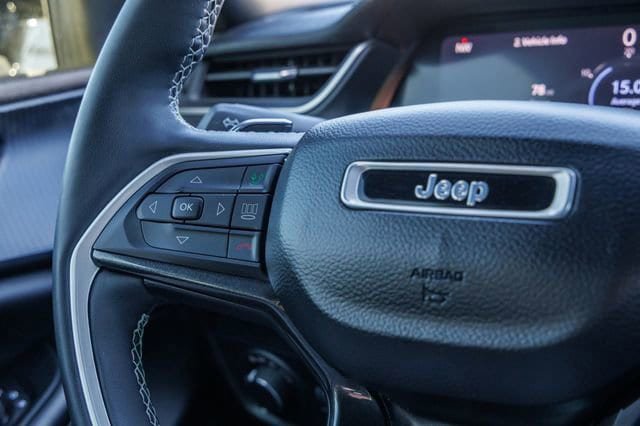 Used 2023 Jeep Grand Cherokee Altitude image 25