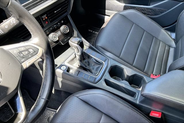 Used 2024 Volkswagen Jetta SE FWD image 17