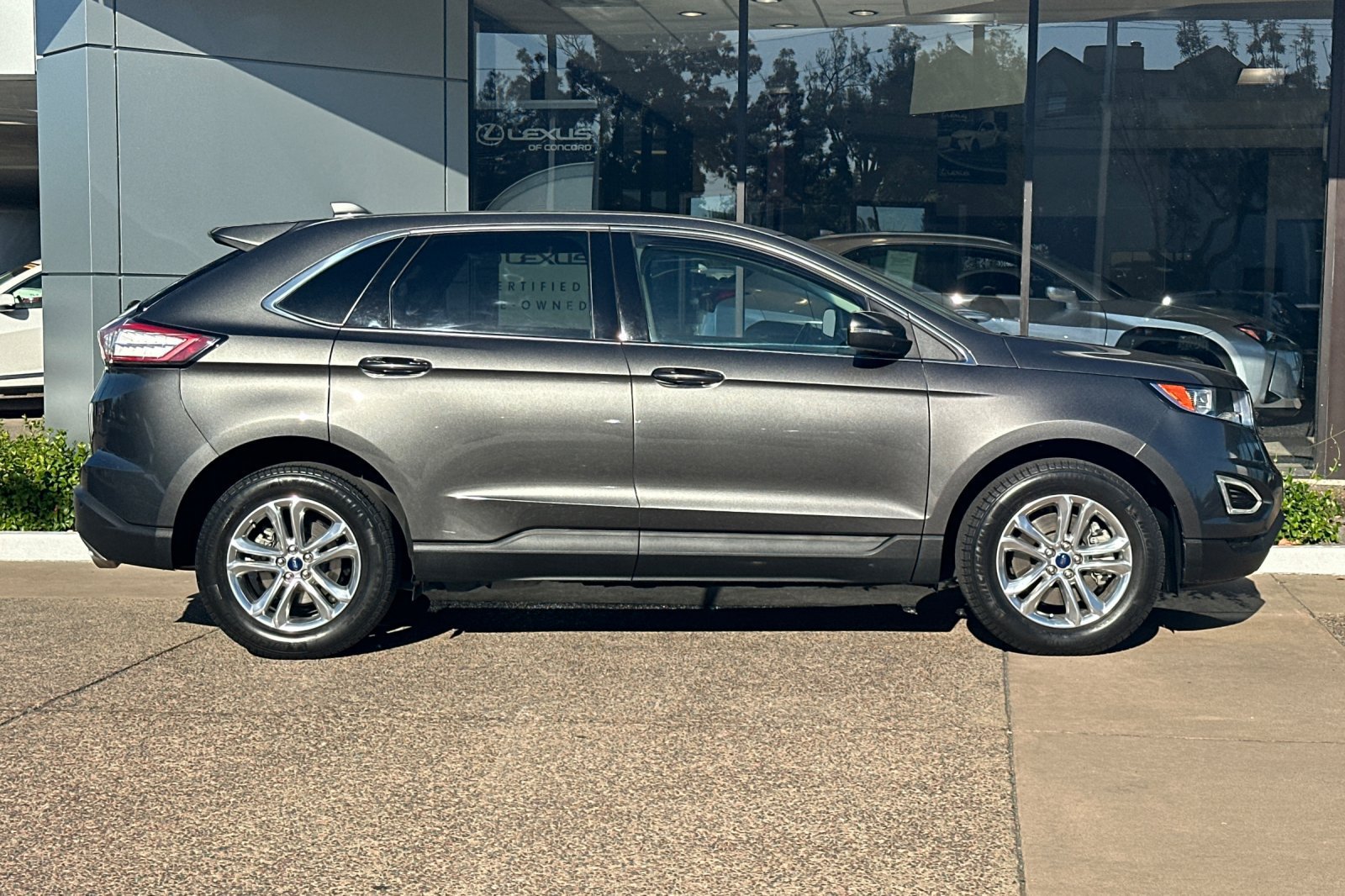 Used 2017 Ford Edge SEL w/ Equipment Group 201A AWD/4WD image 3