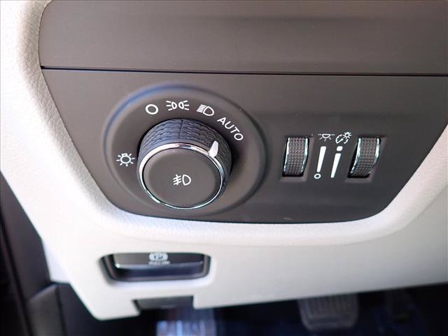 Used 2021 Jeep Grand Cherokee L Overland w/ Luxury Tech Group IV AWD/4WD image 19