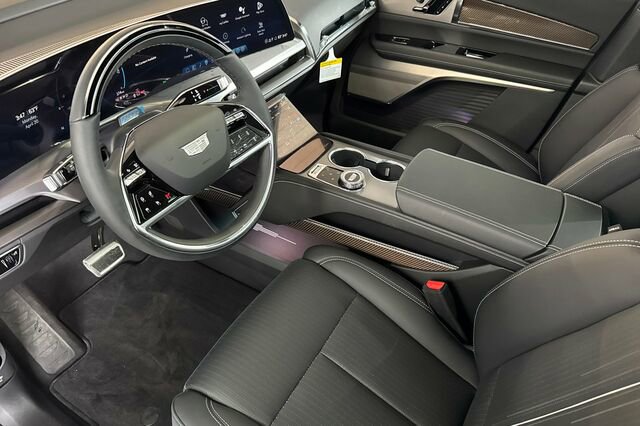 New 2026 Cadillac Vistiq Sport w/ LPO, Floor Liner Package AWD/4WD image 10