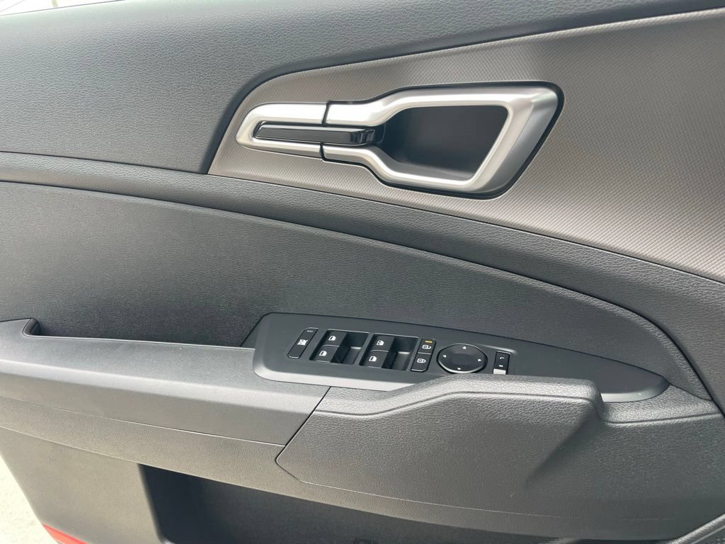 New 2026 Kia Sportage LX FWD image 17