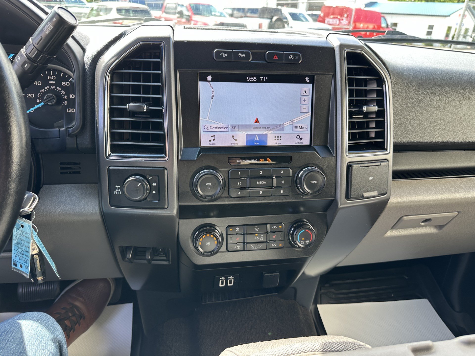 Used 2019 Ford F150 XLT w/ Equipment Group 302A Luxury AWD/4WD image 12