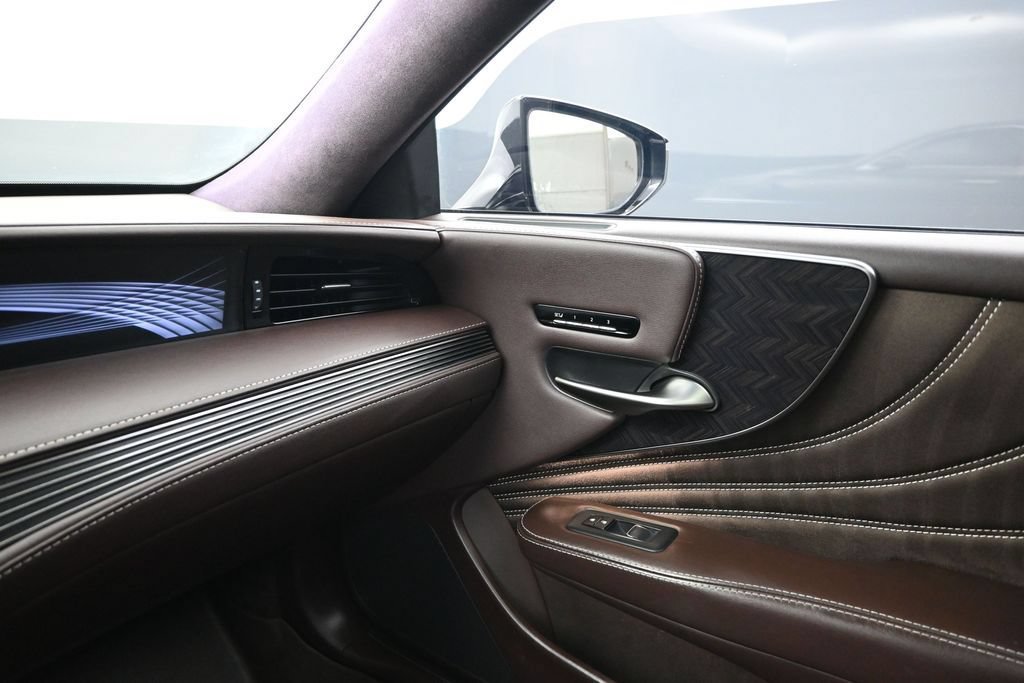 Used 2018 Lexus LS 500 w/ Interior Upgrade Package RWD image 9