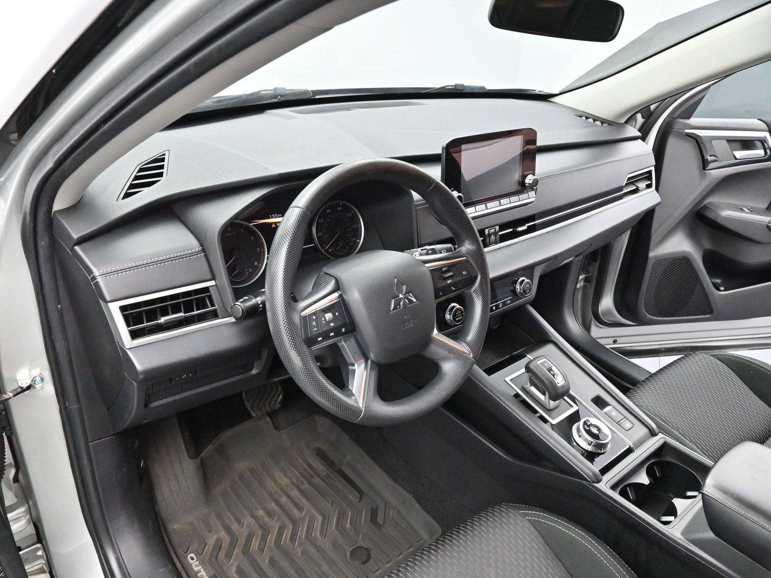 Used 2022 Mitsubishi Outlander ES image 12