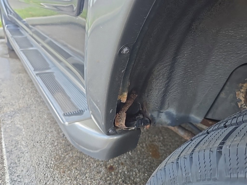 Used 2004 Toyota Sequoia SR5 image 6