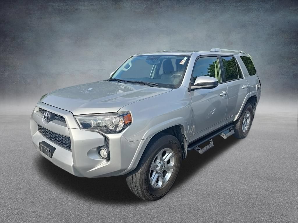 Used 2018 Toyota 4Runner SR5 AWD/4WD image 4