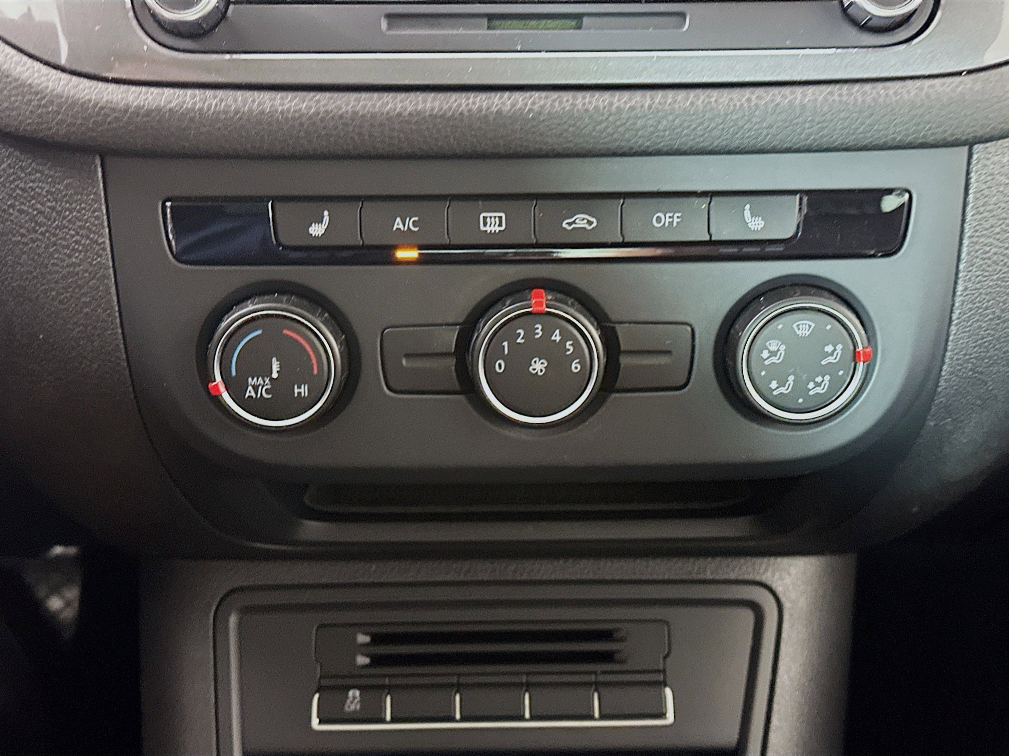 Used 2015 Volkswagen Tiguan SE FWD image 22