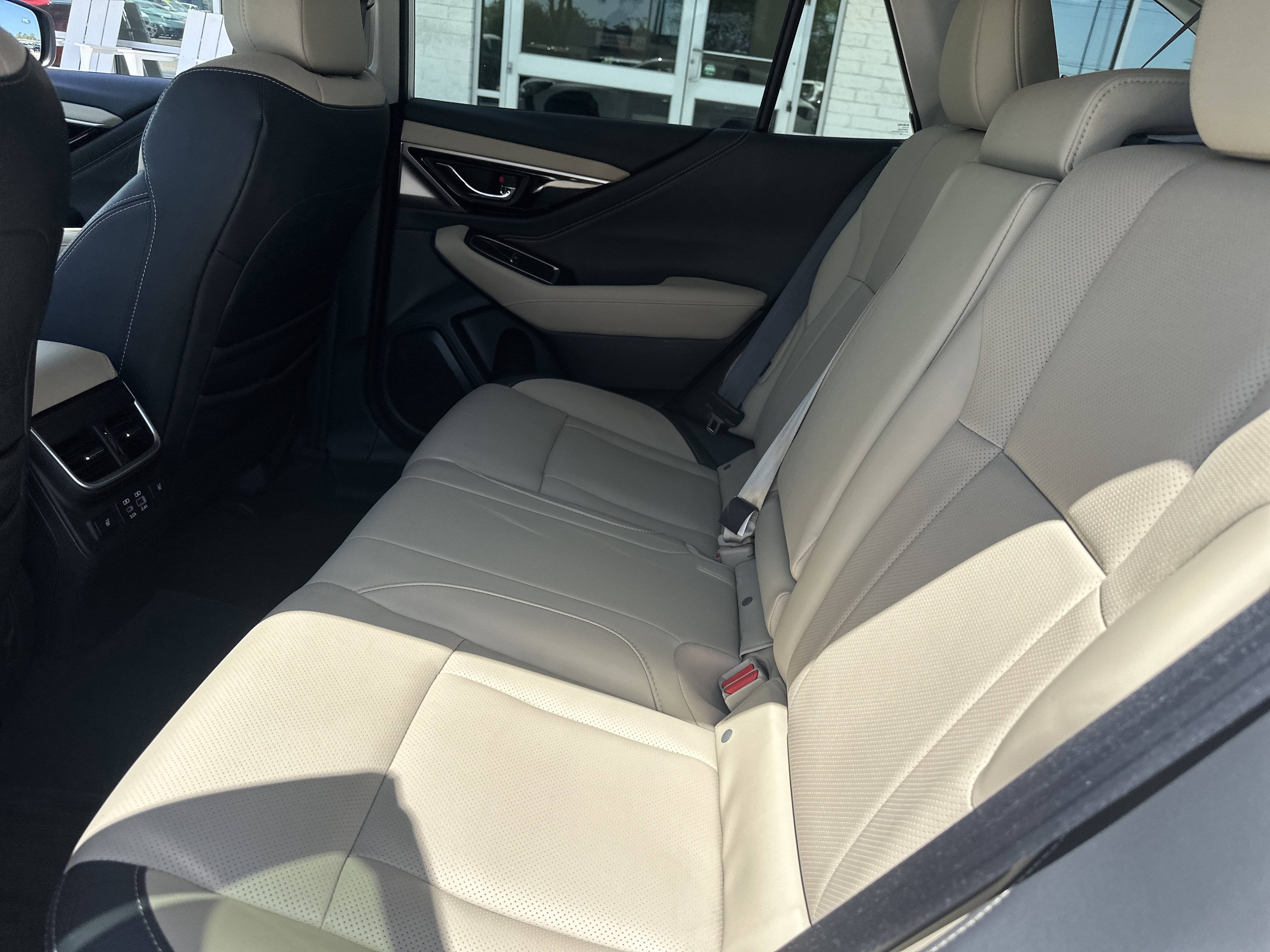 Used 2023 Subaru Outback Limited image 12