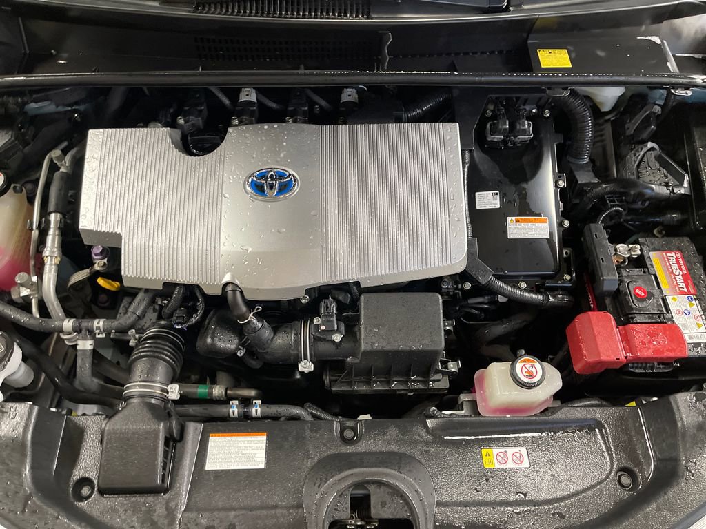Certified 2017 Toyota Prius Three FWD image 9