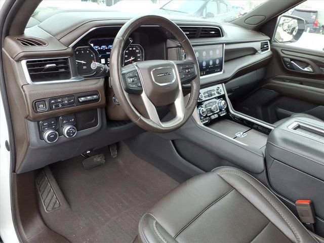 Used 2021 GMC Yukon Denali w/ Denali Premium Package image 3