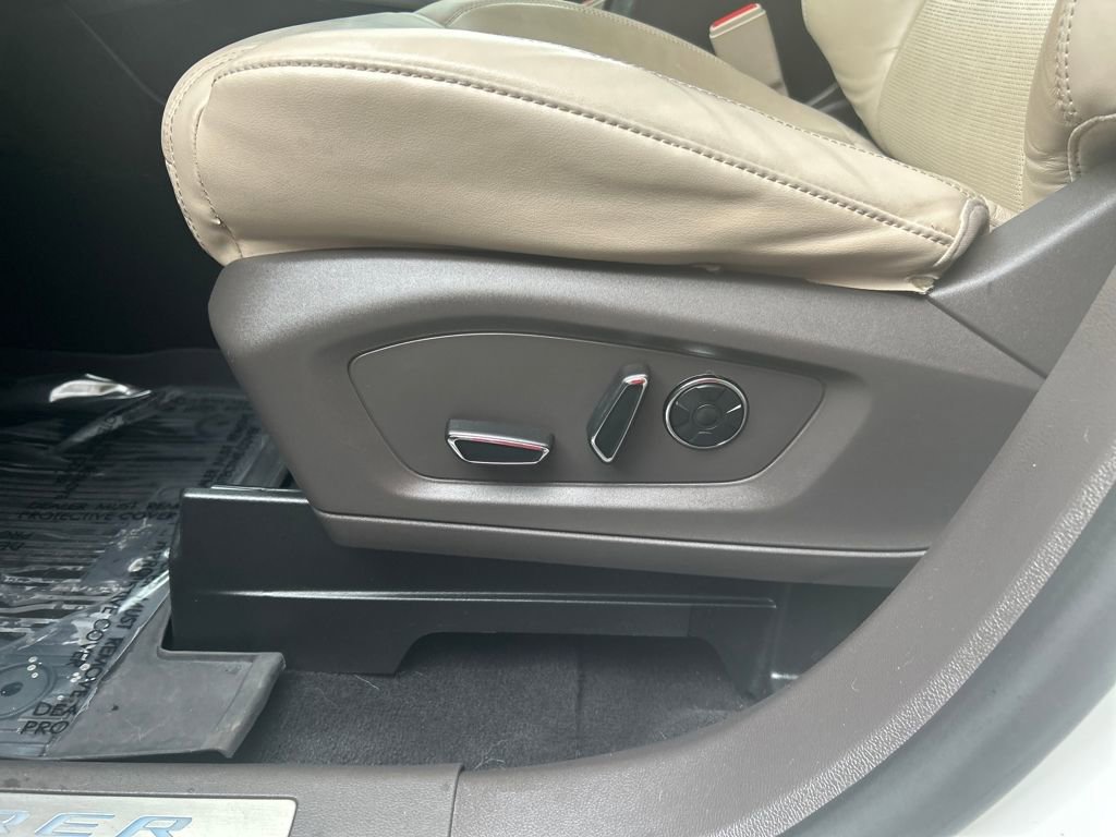 Used 2020 Ford Explorer Platinum w/ Premium Technology Package image 19