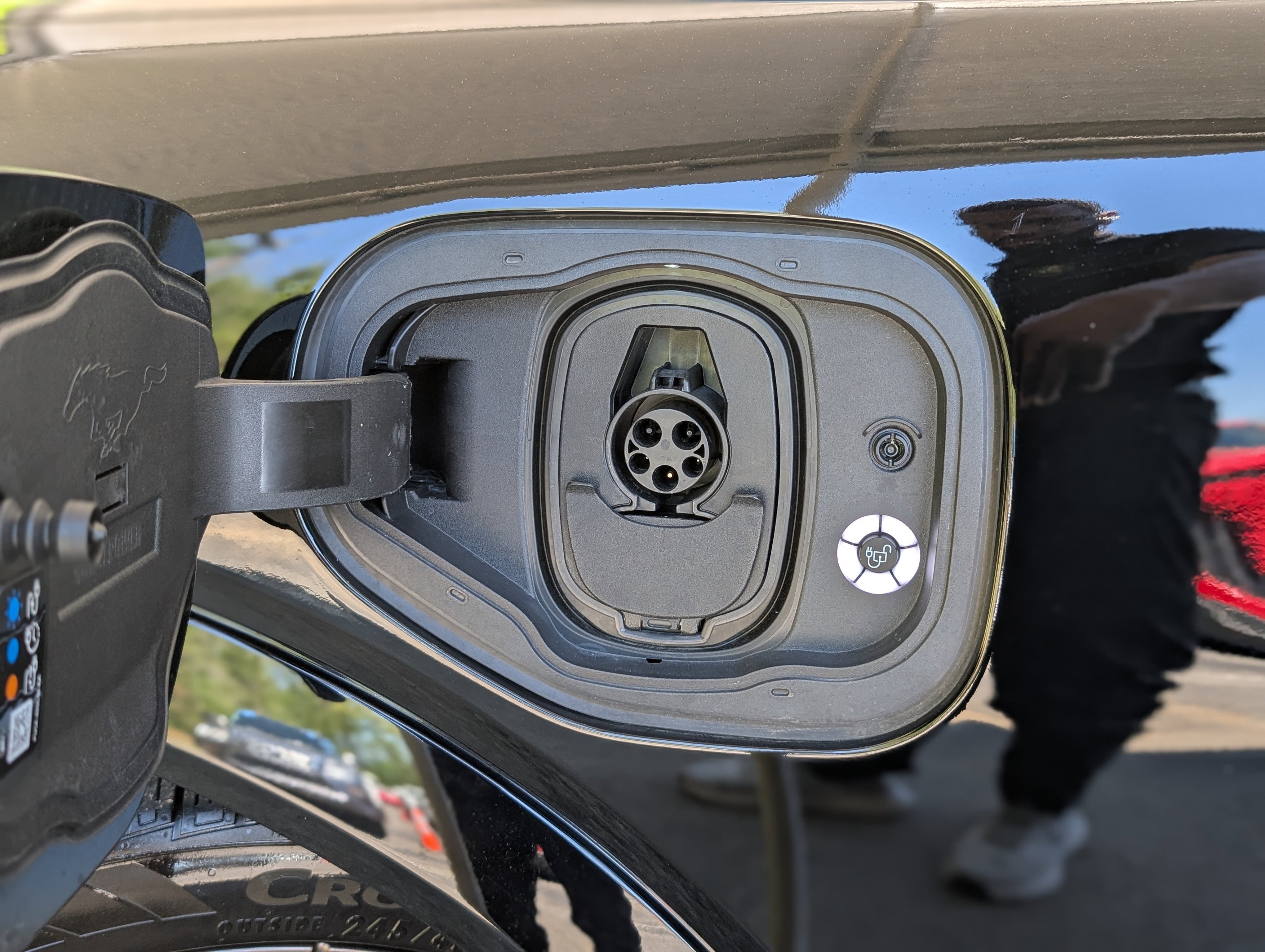 Used 2025 Ford Mustang Mach-E GT w/ Bronze Appearance Package image 38