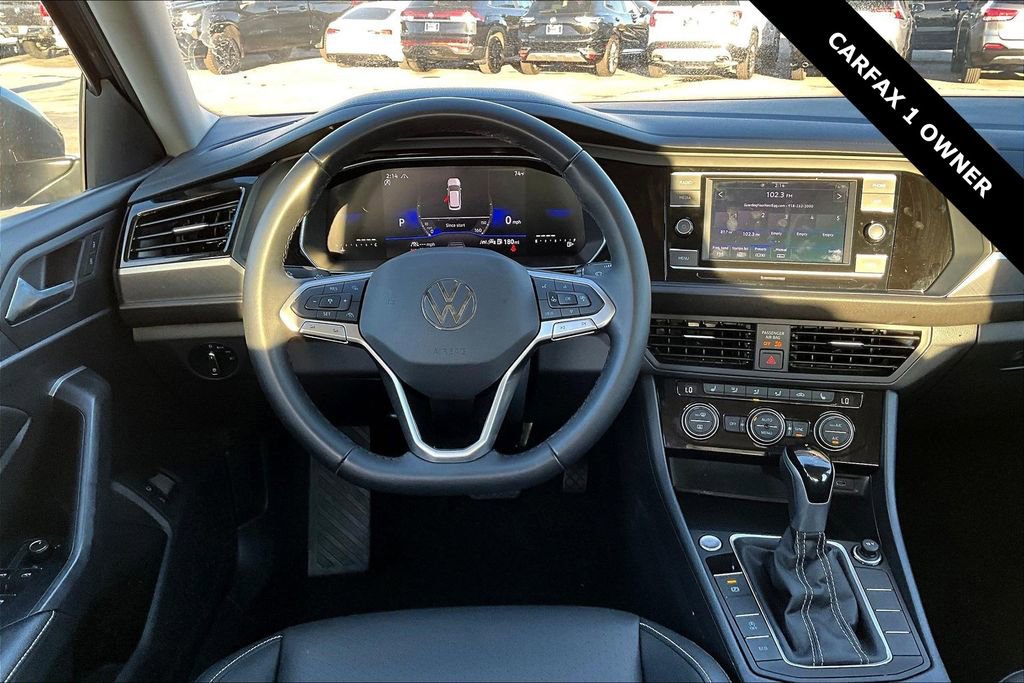 Used 2024 Volkswagen Jetta SE image 8