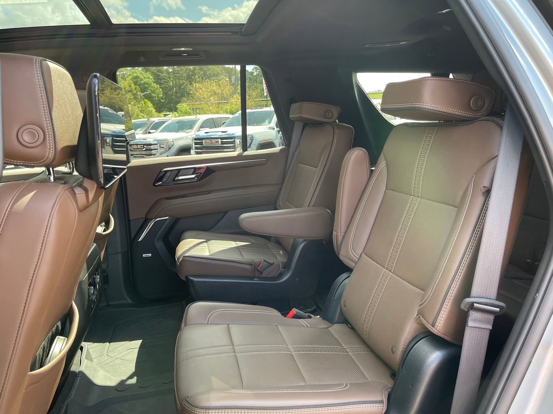 Used 2025 Chevrolet Tahoe High Country image 22