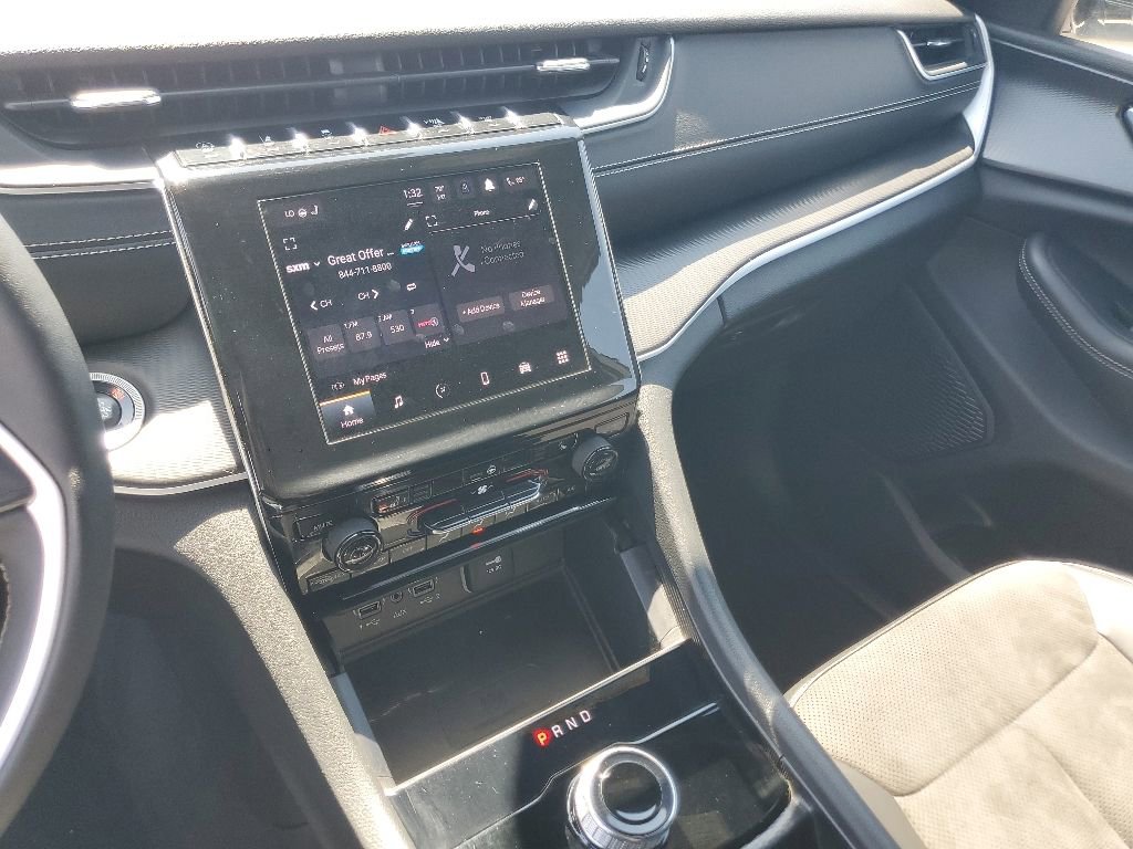 Used 2024 Jeep Grand Cherokee Altitude AWD/4WD image 18