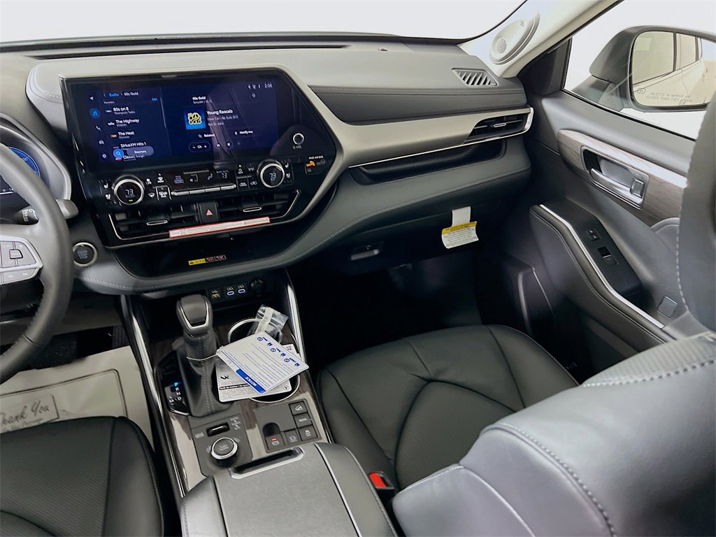 New 2025 Toyota Highlander Limited image 21