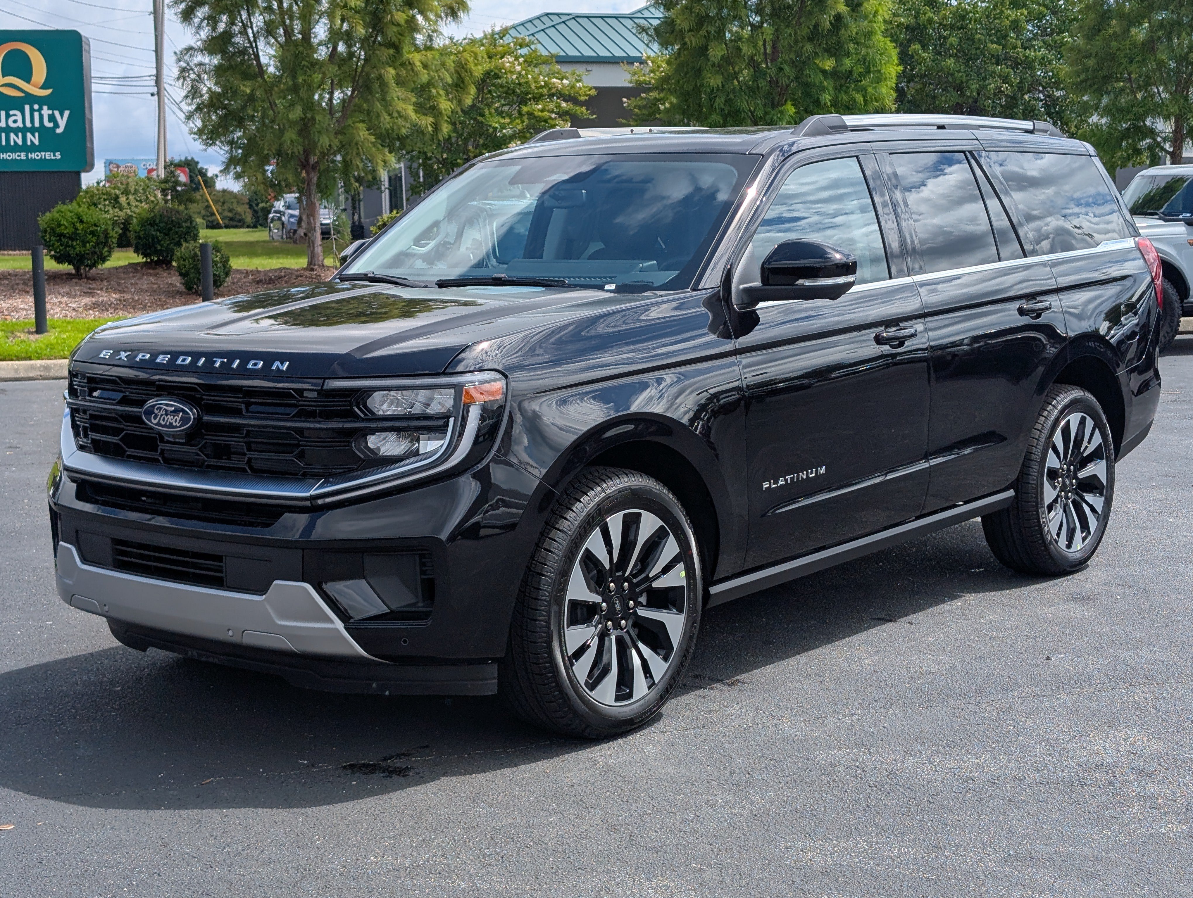 New 2026 Ford Expedition Platinum w/ Driver's Package AWD/4WD image 2