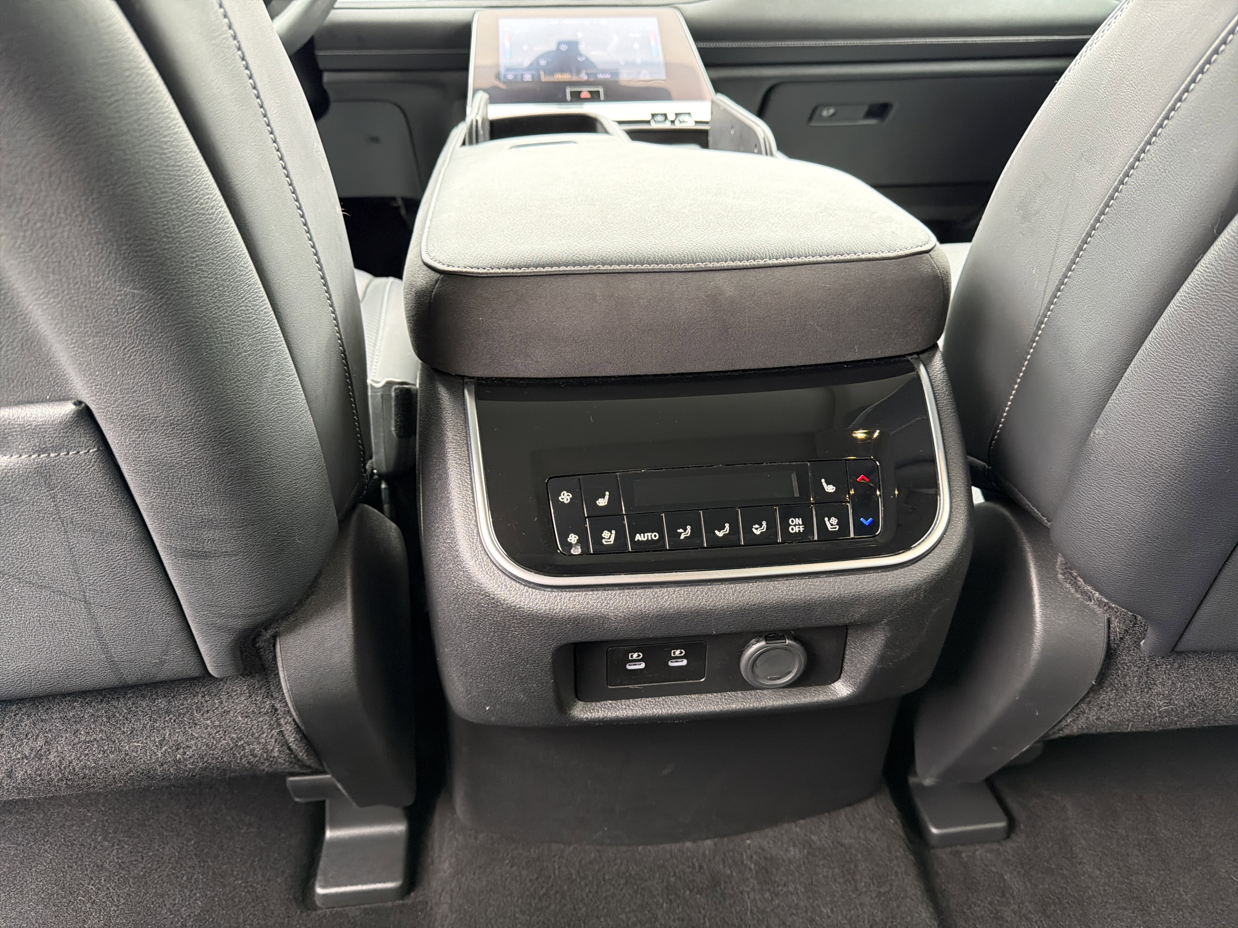 Used 2025 INFINITI QX80 Luxe image 24