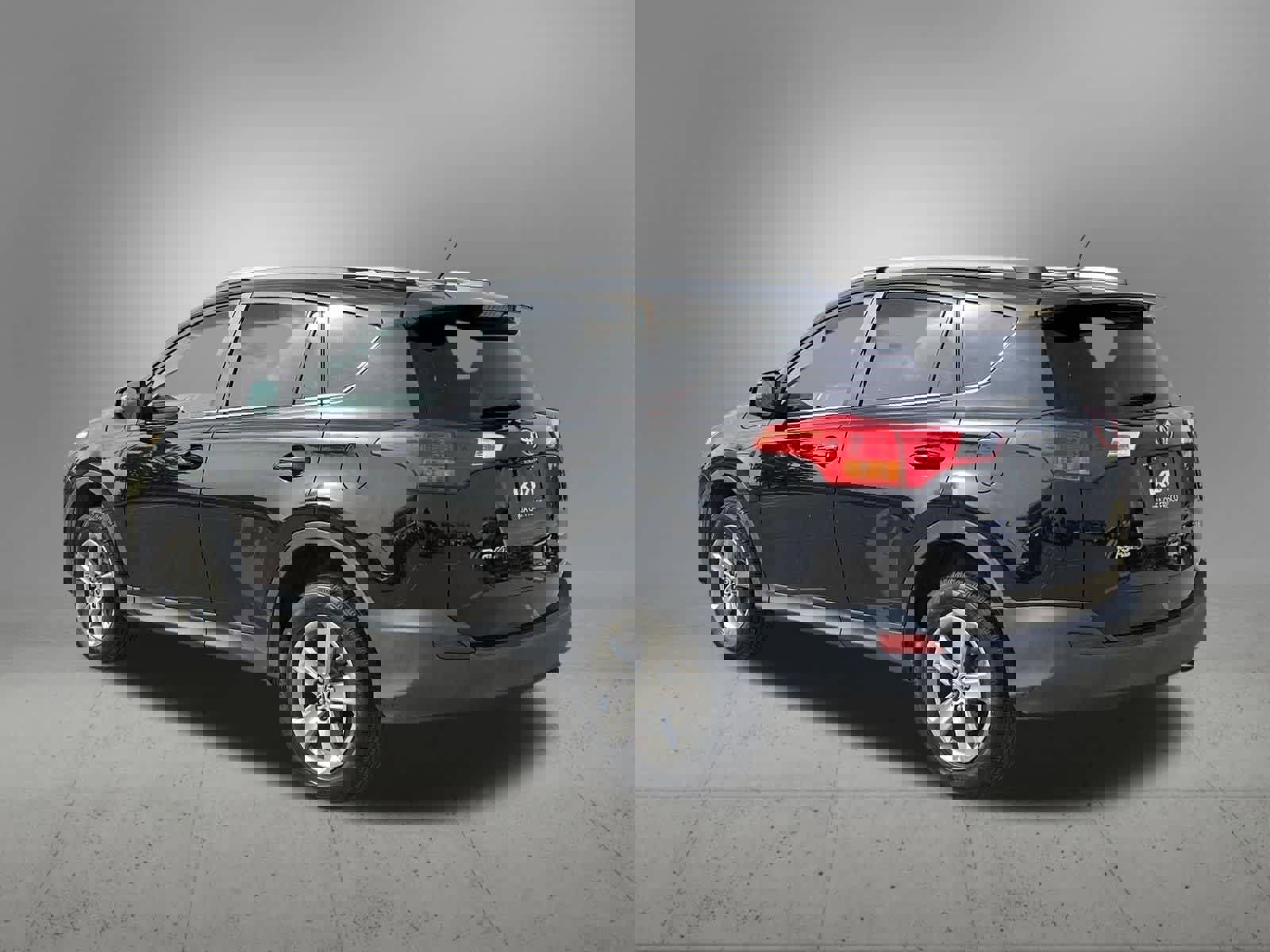 Used 2015 Toyota RAV4 XLE FWD image 4