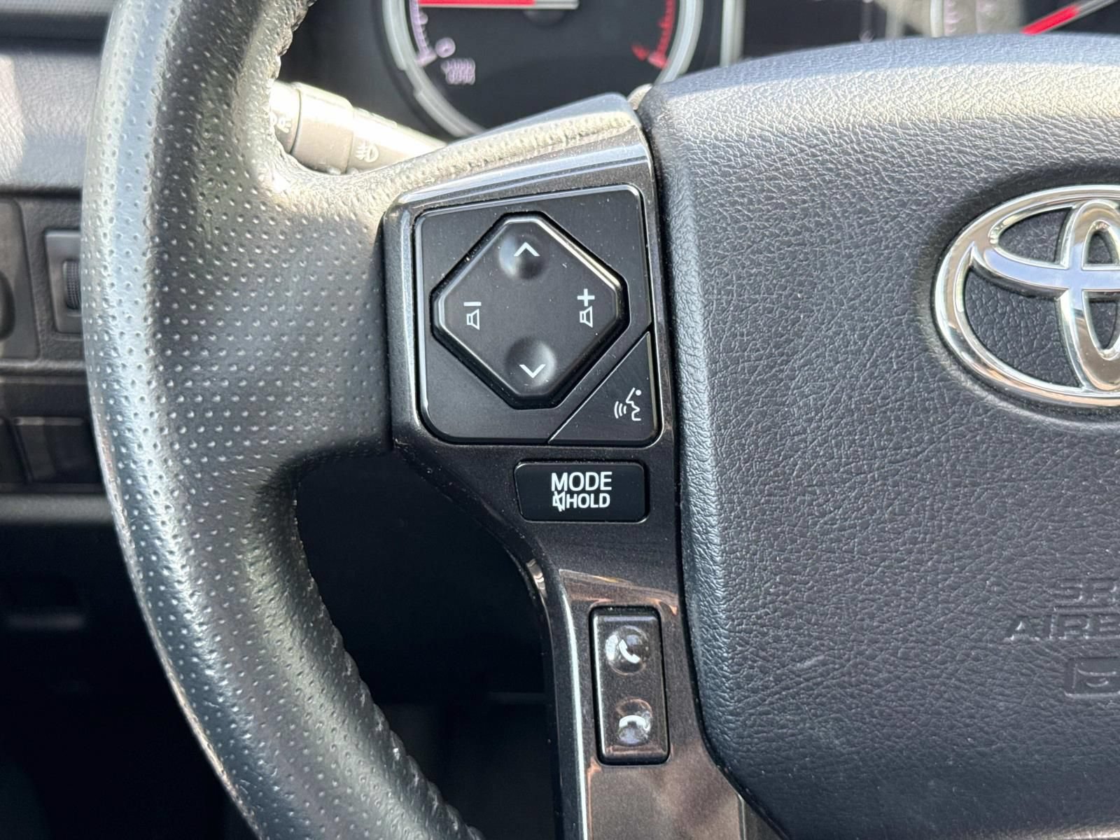 Used 2022 Toyota 4Runner TRD Off-Road Premium AWD/4WD image 15