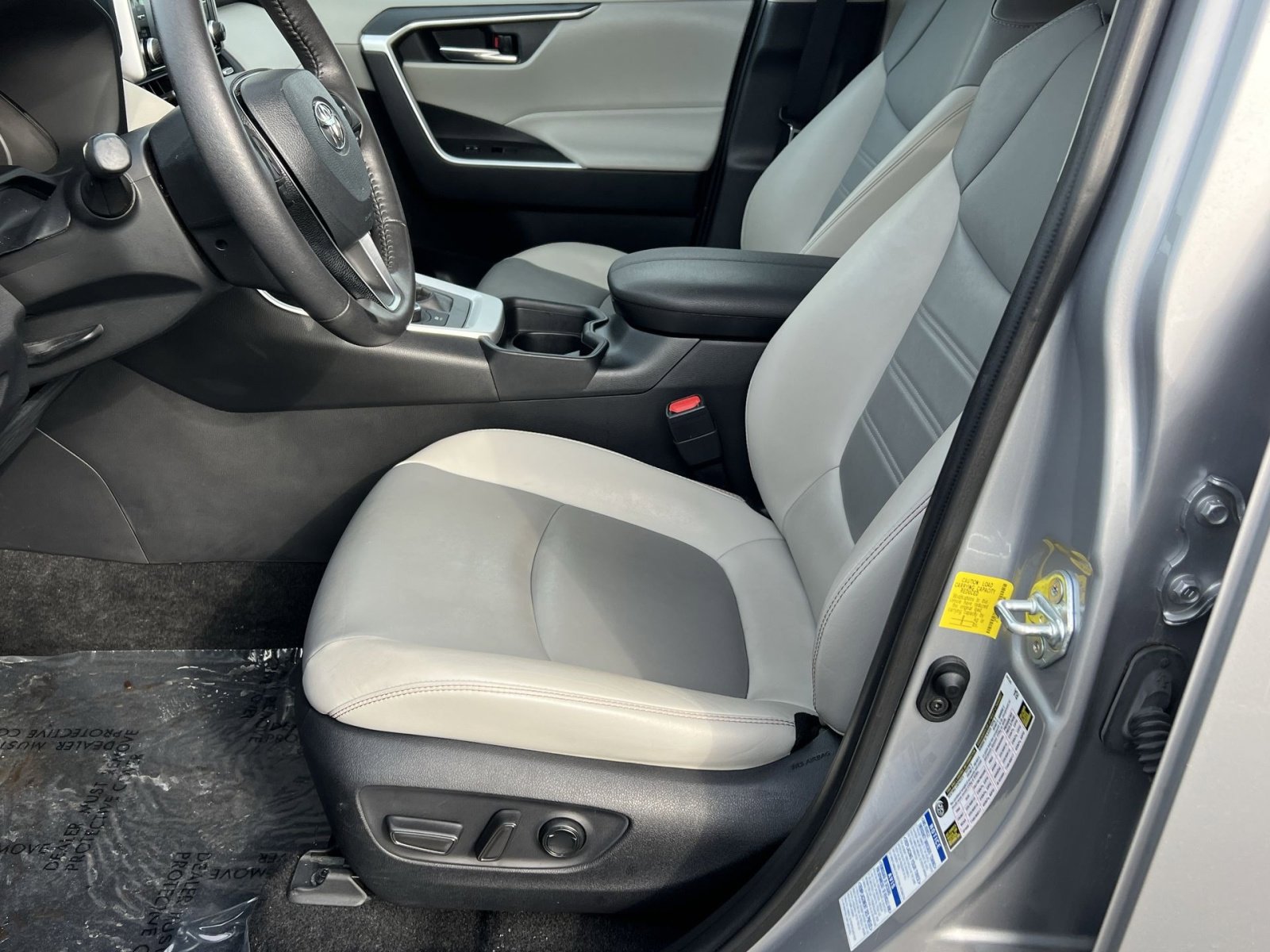 Used 2021 Toyota RAV4 XLE Premium image 14