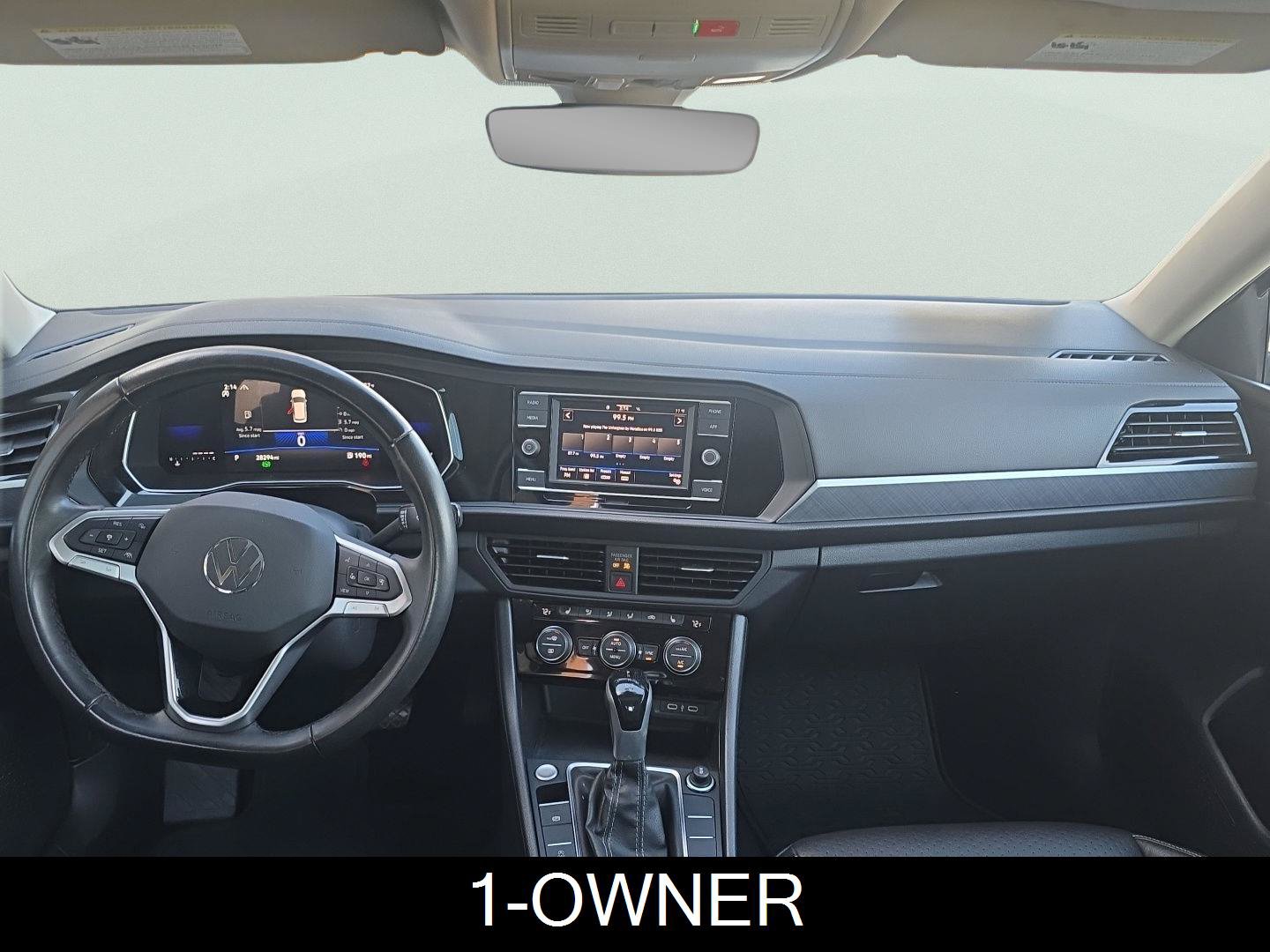 Used 2024 Volkswagen Jetta SE w/ Panoramic Sunroof Package FWD image 2