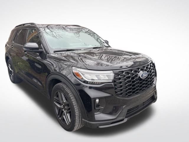 Used 2025 Ford Explorer ST image 3