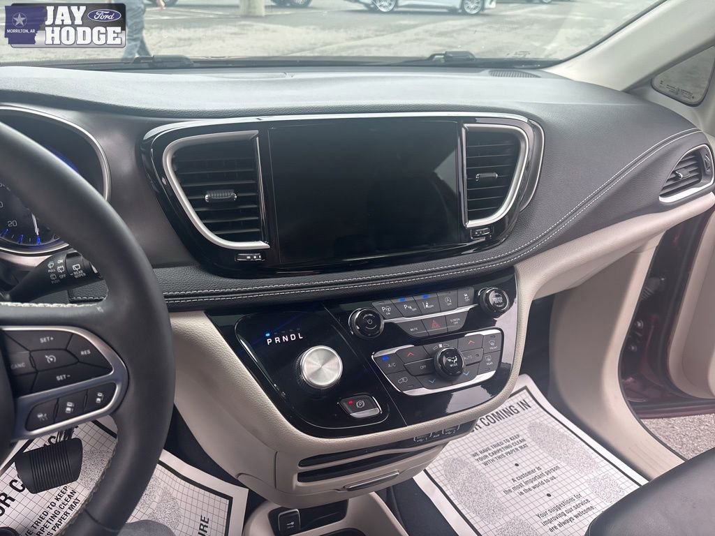 Used 2023 Chrysler Pacifica Touring-L image 15