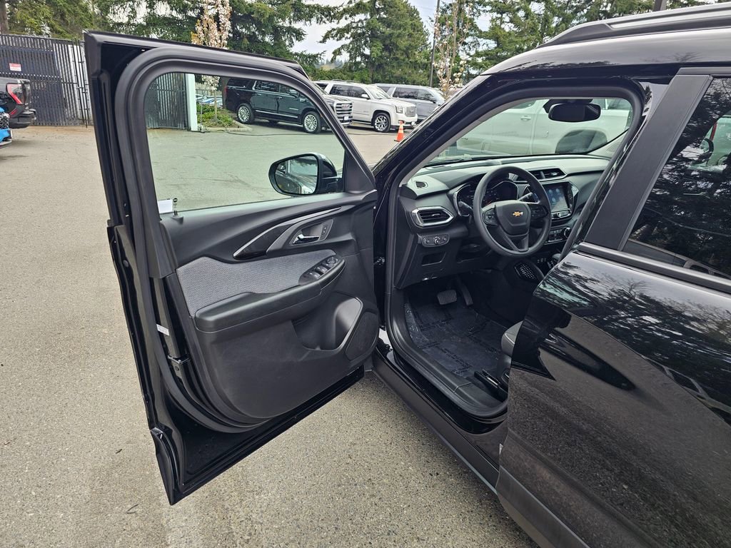 Used 2023 Chevrolet TrailBlazer LT w/ Convenience Package image 18