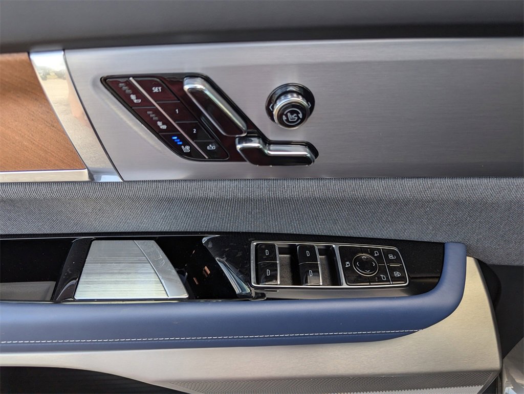 New 2026 Cadillac Vistiq Premium Luxury image 18