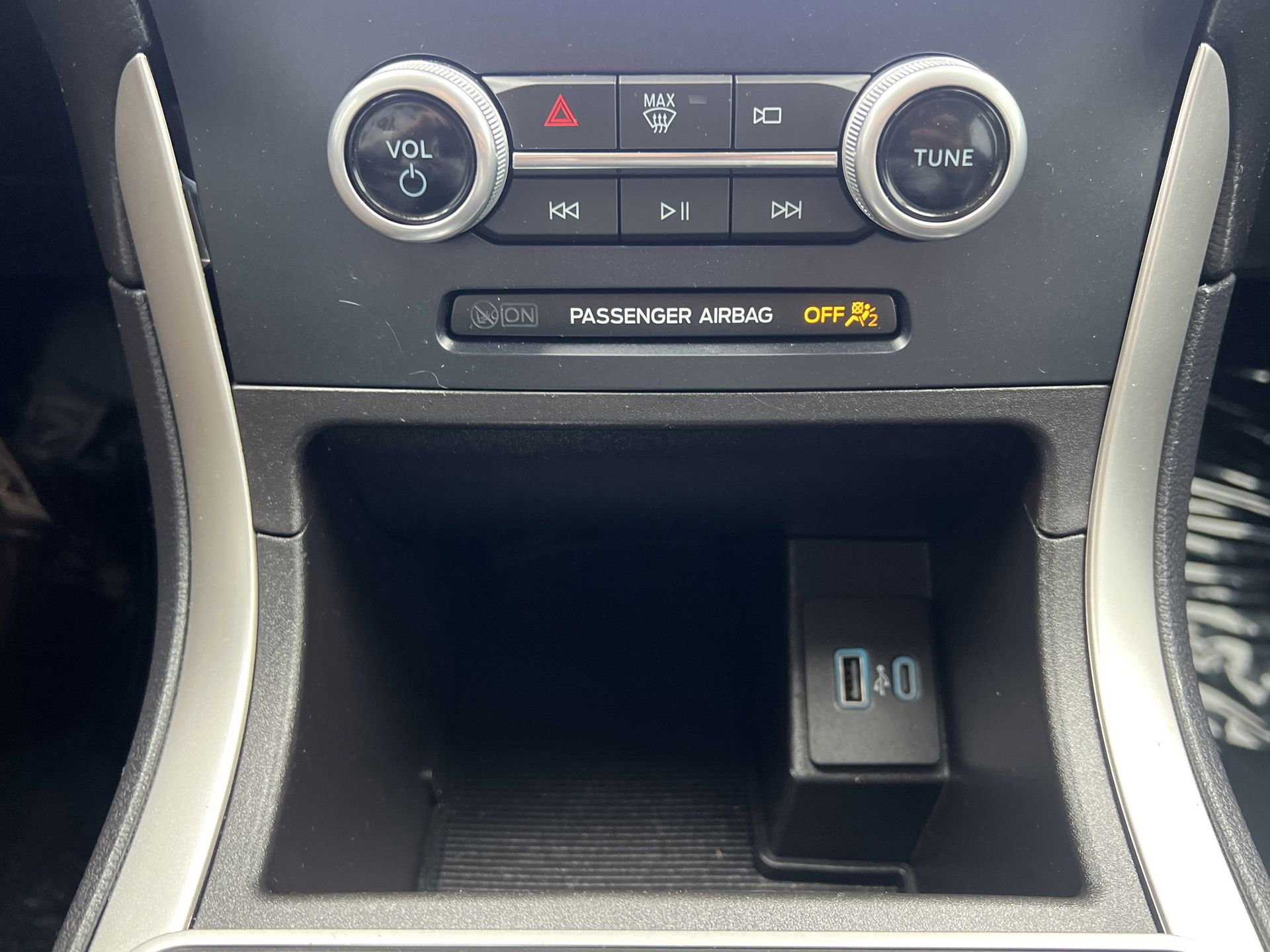 Certified 2023 Ford Edge SE w/ Black Appearance Package image 9