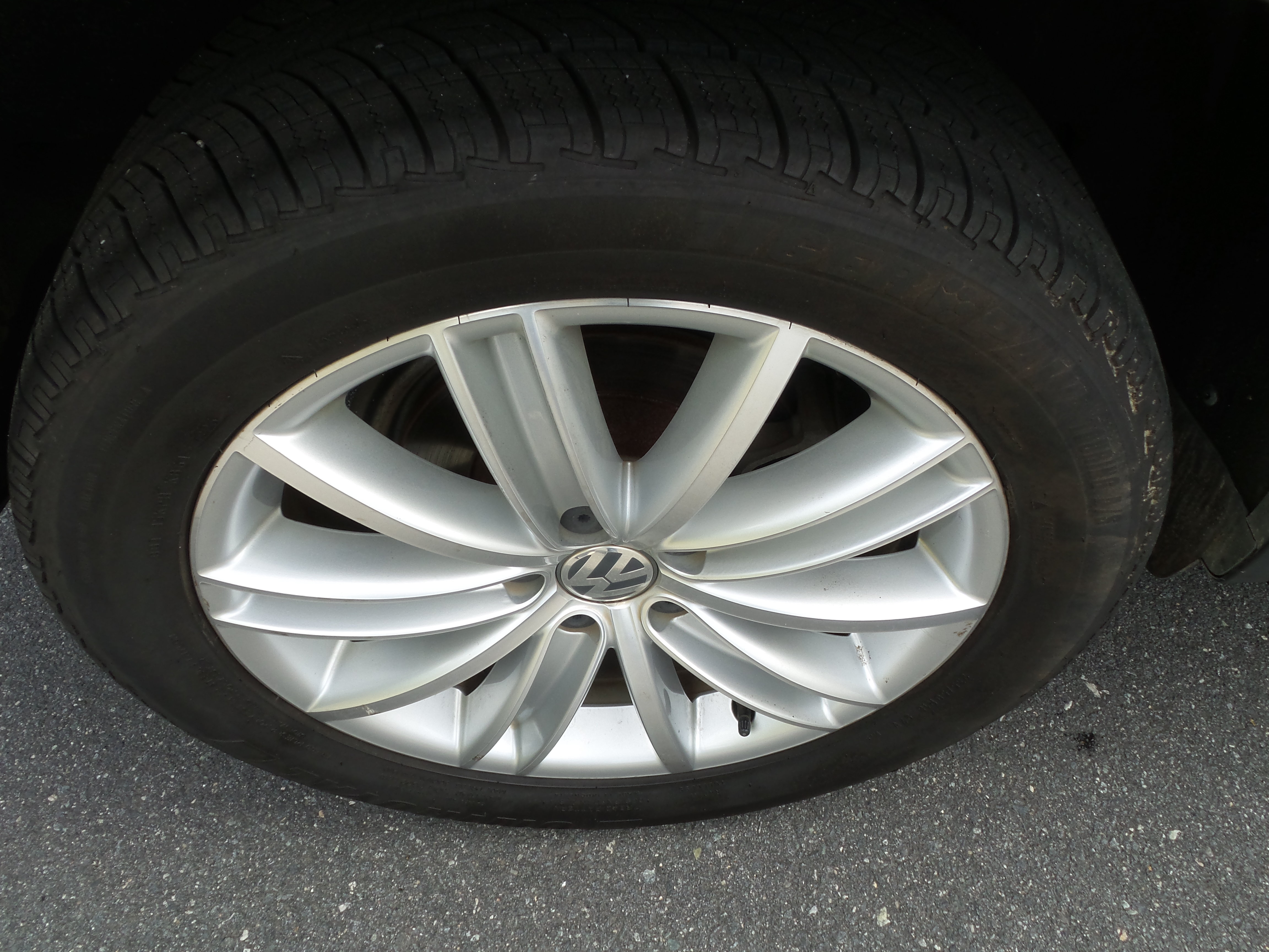 Used 2015 Volkswagen Tiguan SEL FWD image 8