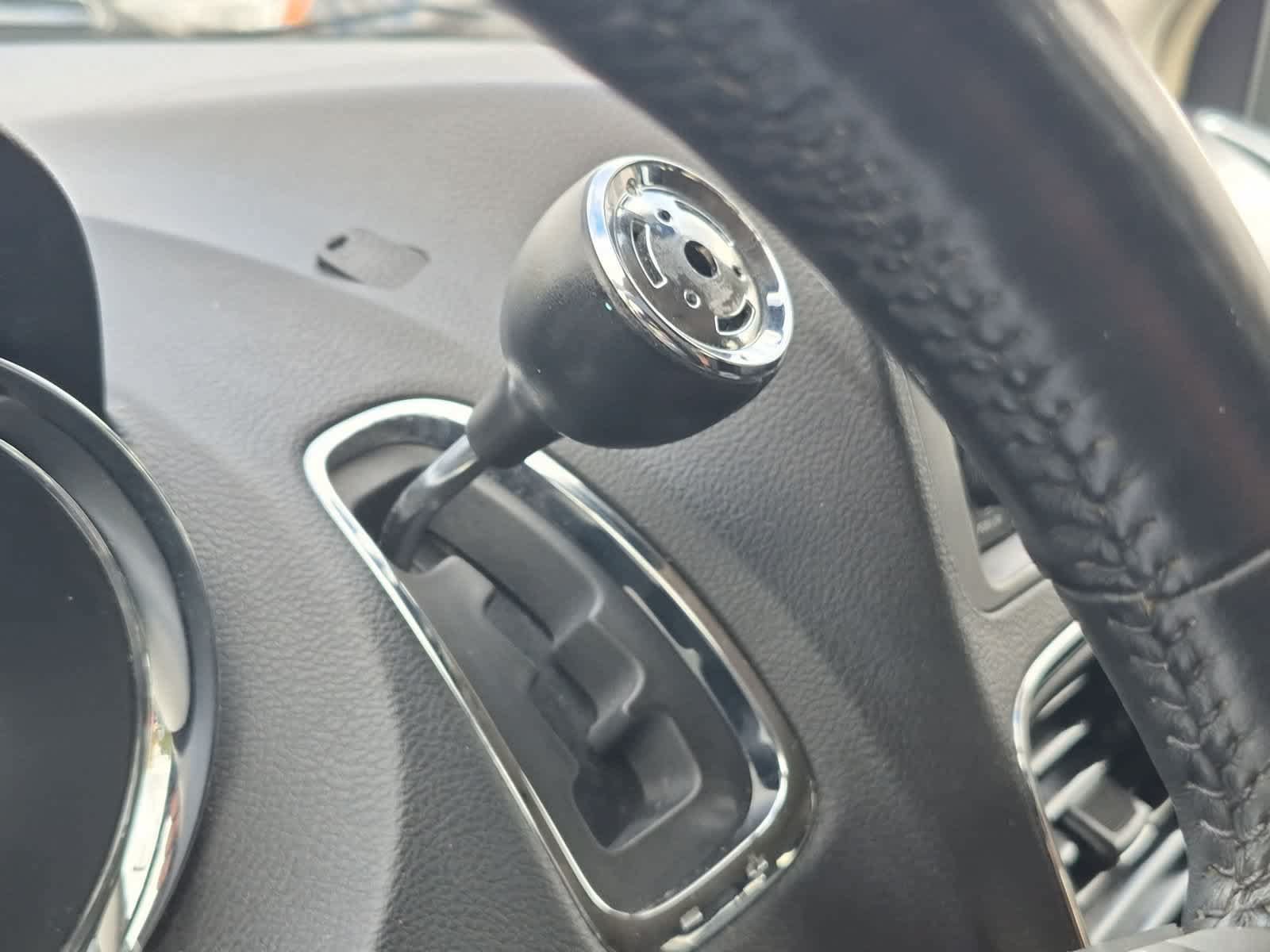 Used 2014 Chrysler Town & Country Touring-L w/ Driver Convenience Group FWD image 31