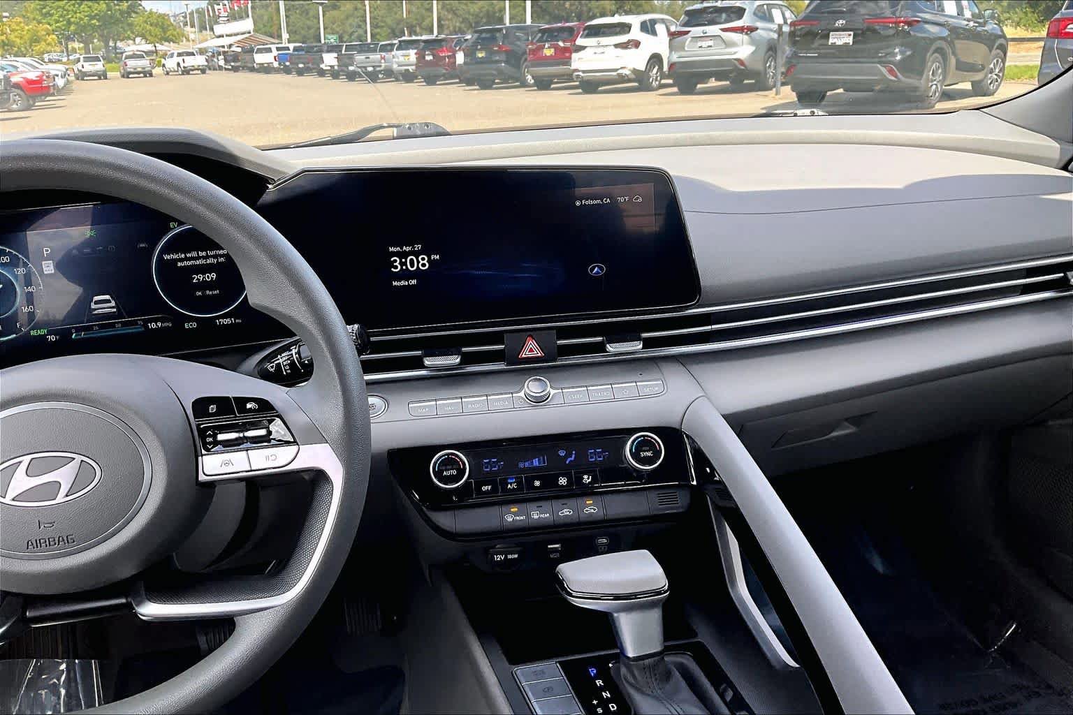 Used 2024 Hyundai Elantra Blue FWD image 6