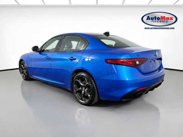Used 2023 Alfa Romeo Giulia Estrema AWD/4WD image 5