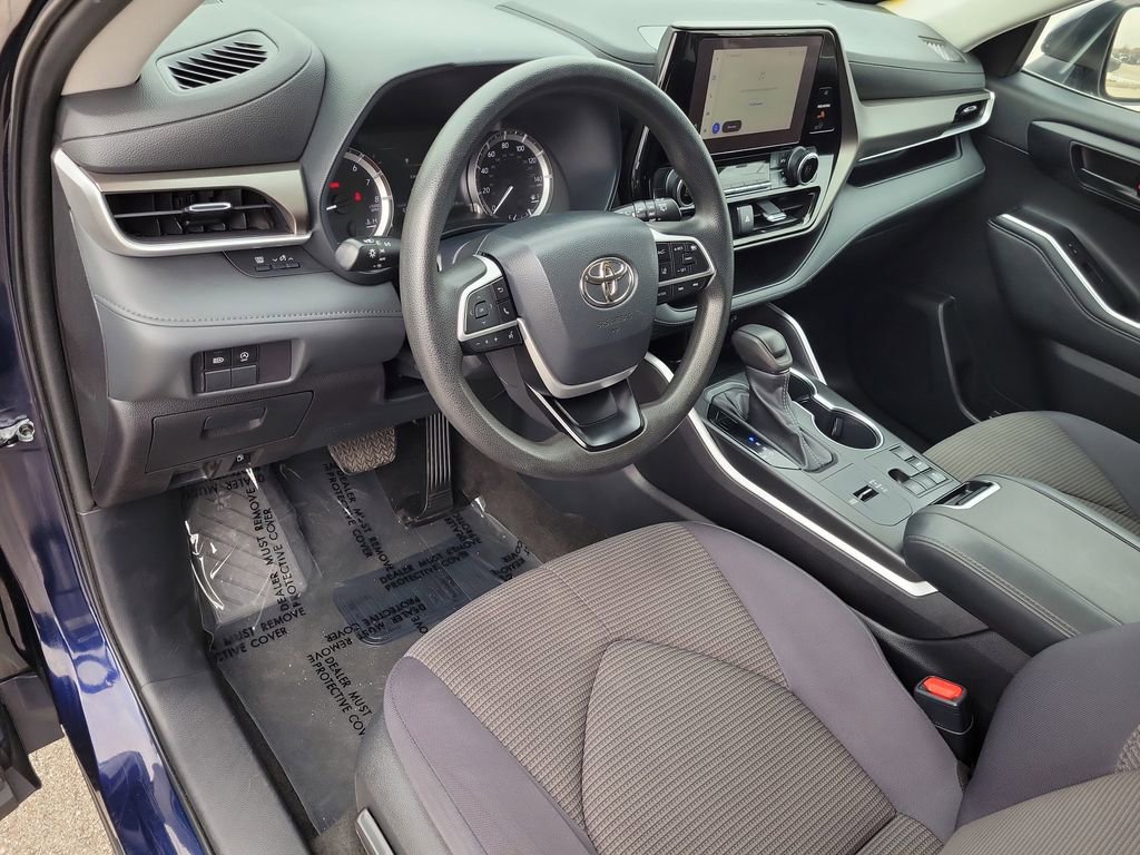 Used 2023 Toyota Highlander LE image 18