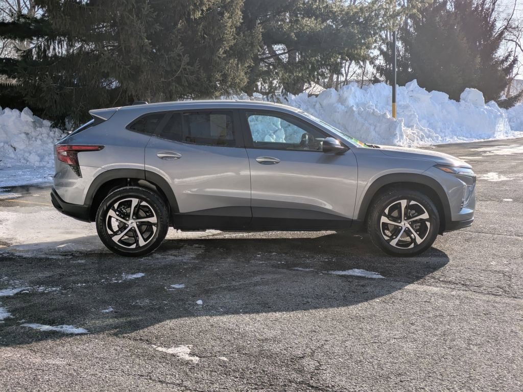 Certified 2025 Chevrolet Trax RS w/ Sunroof Package image 8