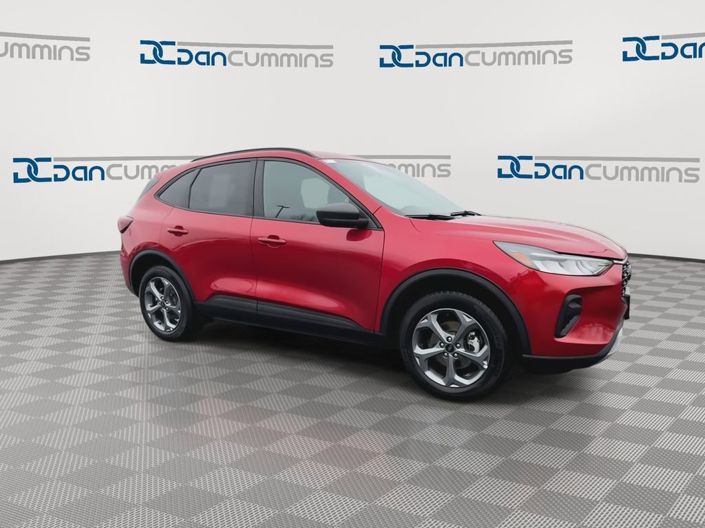 Used 2025 Ford Escape ST-Line AWD/4WD image 2