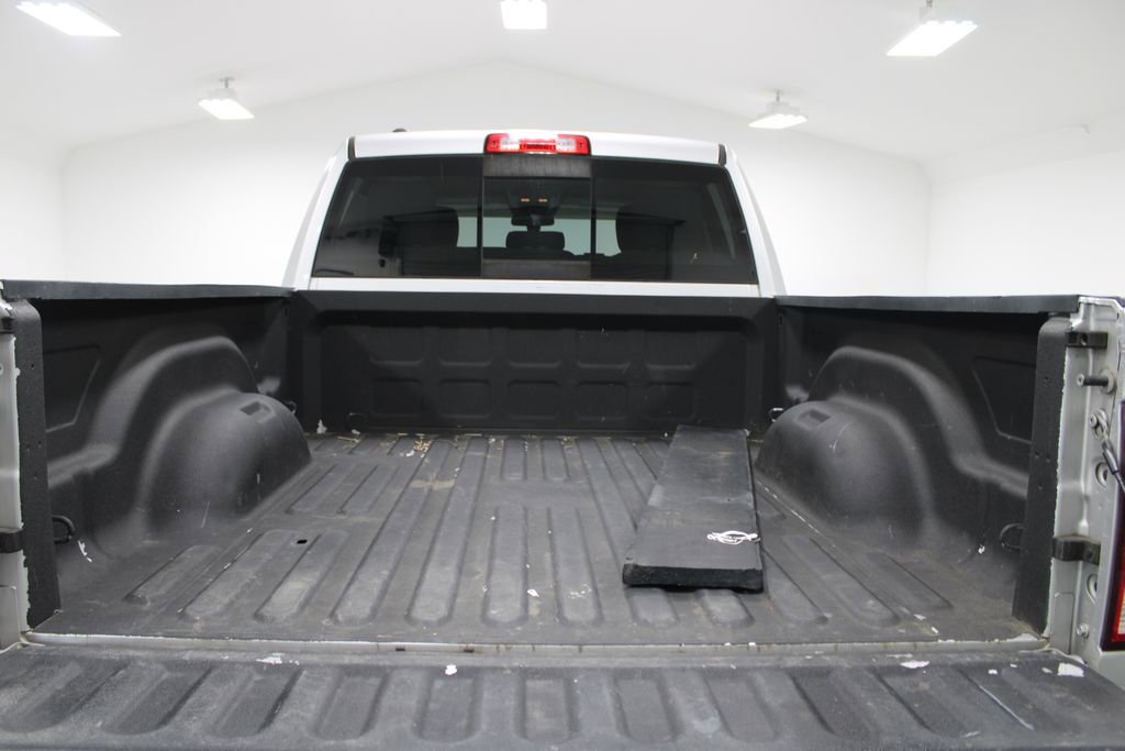 Used 2017 RAM 1500 Classic SLT AWD/4WD image 16