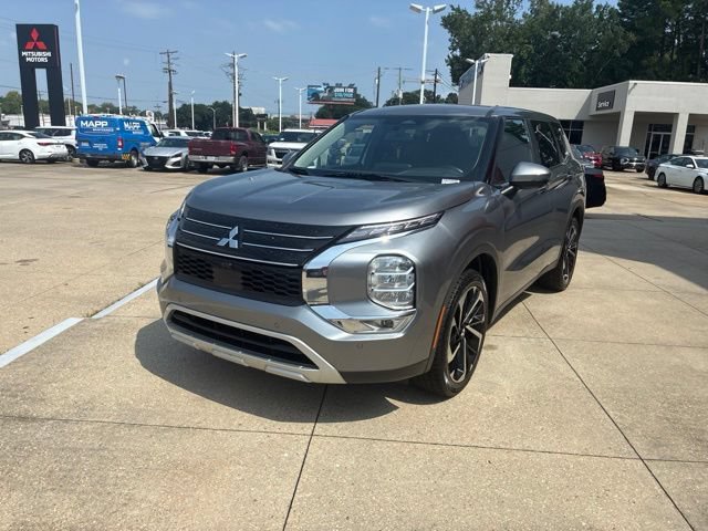 Used 2024 Mitsubishi Outlander SE FWD image 3