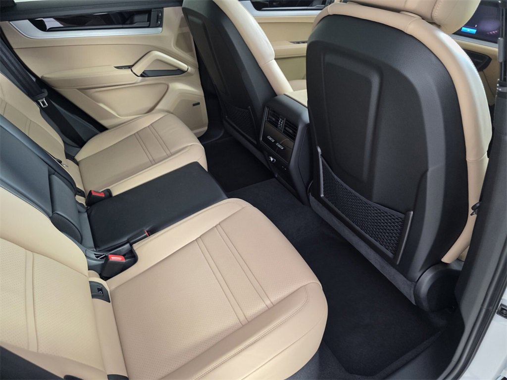 Used 2024 Porsche Cayenne S image 26