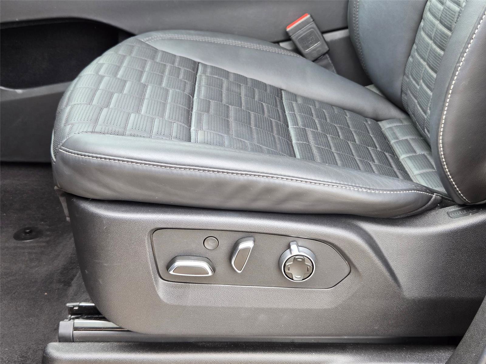 Certified 2025 Cadillac Escalade Sport Platinum AWD/4WD image 29