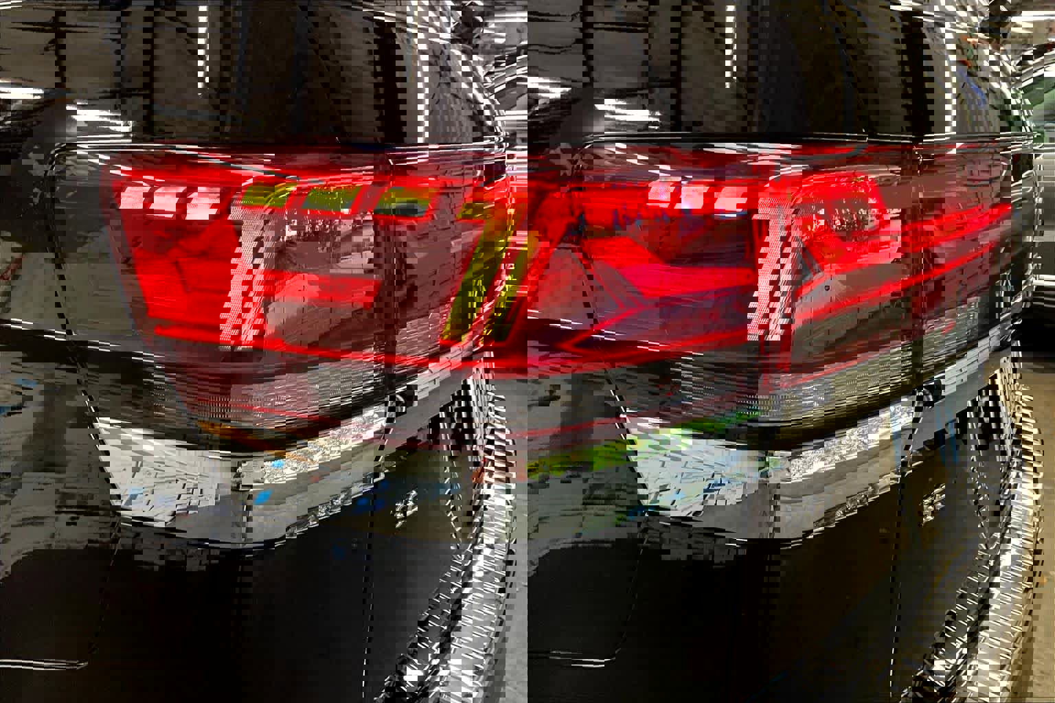 Used 2025 Volkswagen Atlas SE image 31