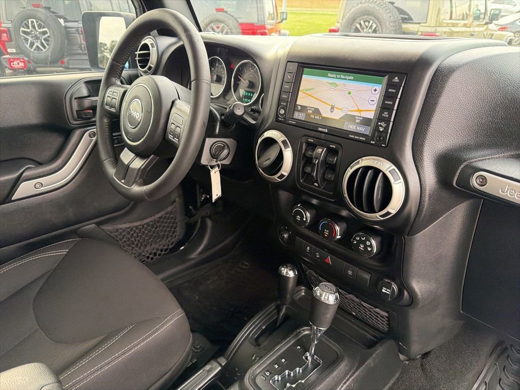 Used 2018 Jeep Wrangler Unlimited Rubicon w/ Connectivity Group image 25