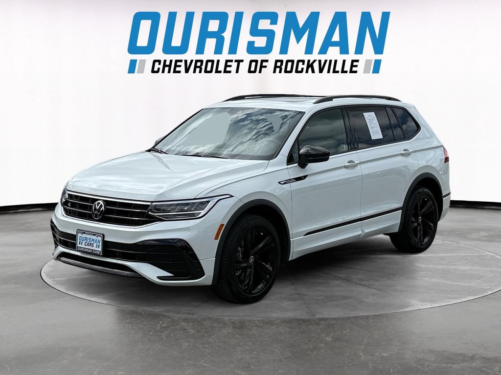 Used 2024 Volkswagen Tiguan SE R-Line AWD/4WD image 2