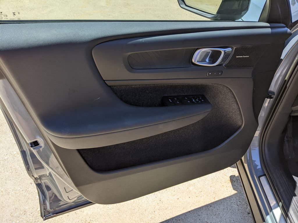 Certified 2023 Volvo XC40 Recharge Ultimate AWD/4WD image 9