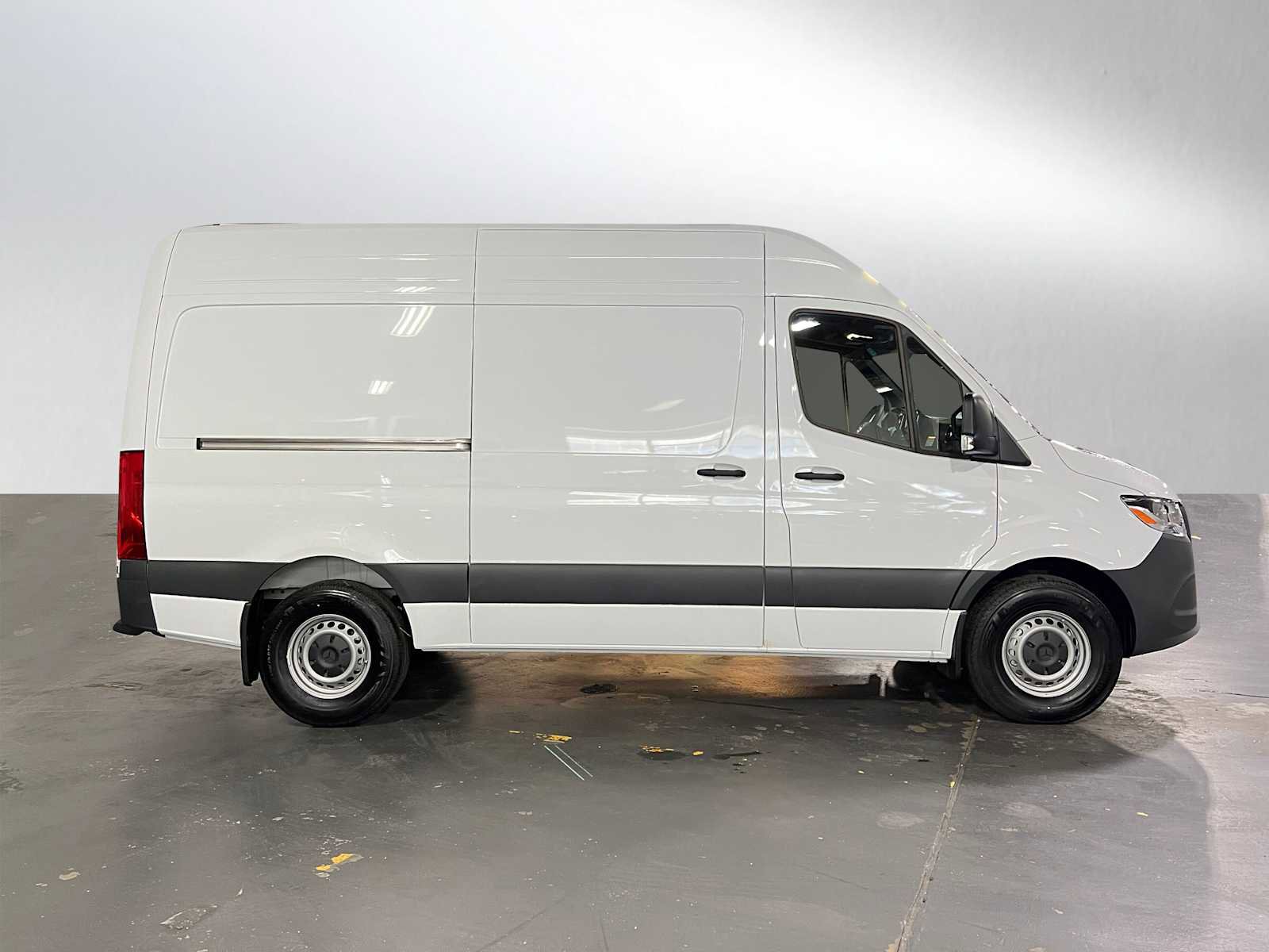Used 2025 Mercedes-Benz Sprinter 2500 image 2