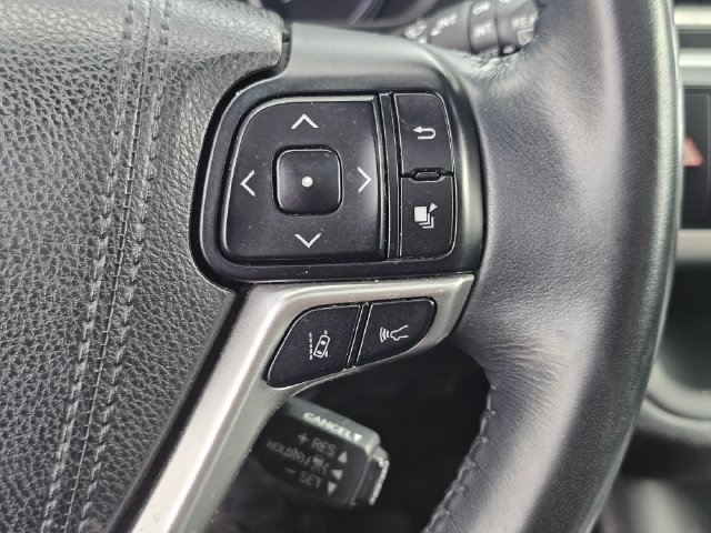 Used 2017 Toyota Highlander SE AWD/4WD image 31
